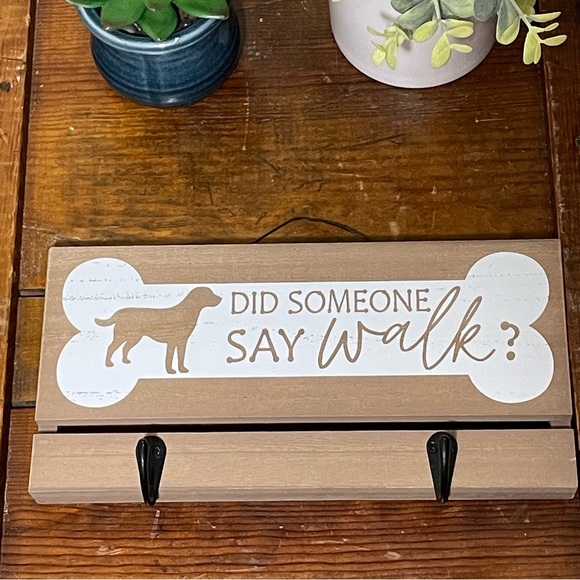 New Dog leash wall hanging/mounting plaque in brown and white. Two hook. - Picture 3 of 8